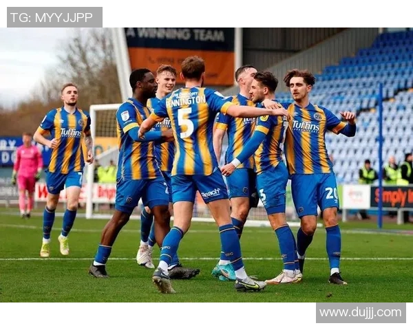 克鲁与什鲁斯的激烈对决揭示英甲联赛的竞争魅力与球队实力较量