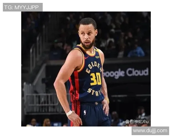 勇士与雷霆激战正酣10月31日篮球盛宴精彩回顾与分析